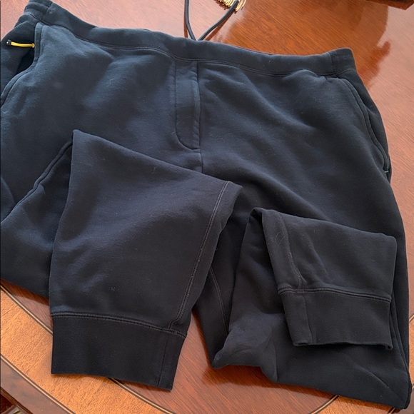 Bombas Women’s Black Jogger, XXL, 2 front pockets, one zip pocket for keys - Picture 1 of 4